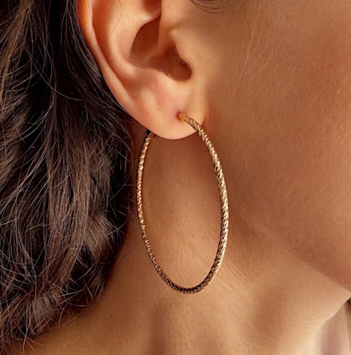 Boucles d'oreilles créoles "Crésilée" - Diamètre 55 mm - Plaqué or – Image 4