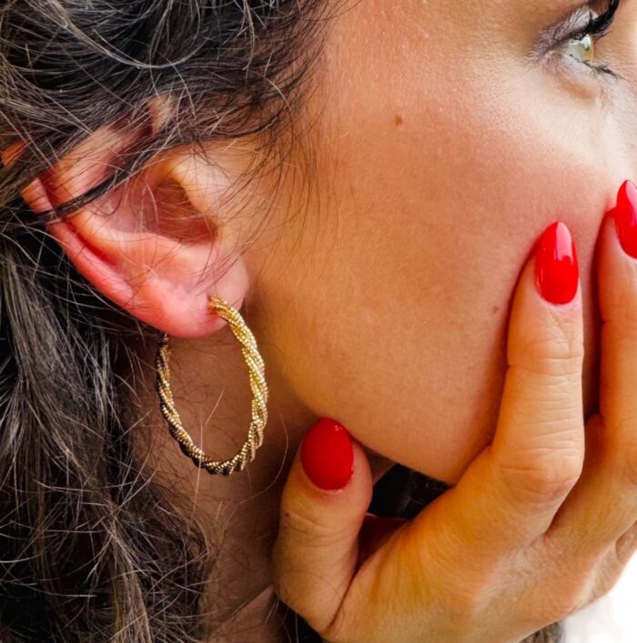 Boucles d'oreilles créoles torsades - Plaqué or – Image 3