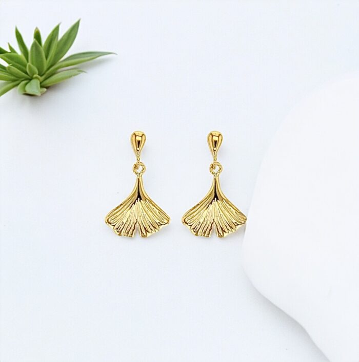 Boucles d'oreilles ginkgo pendantes - Or Jaune 18 carats – Image 2