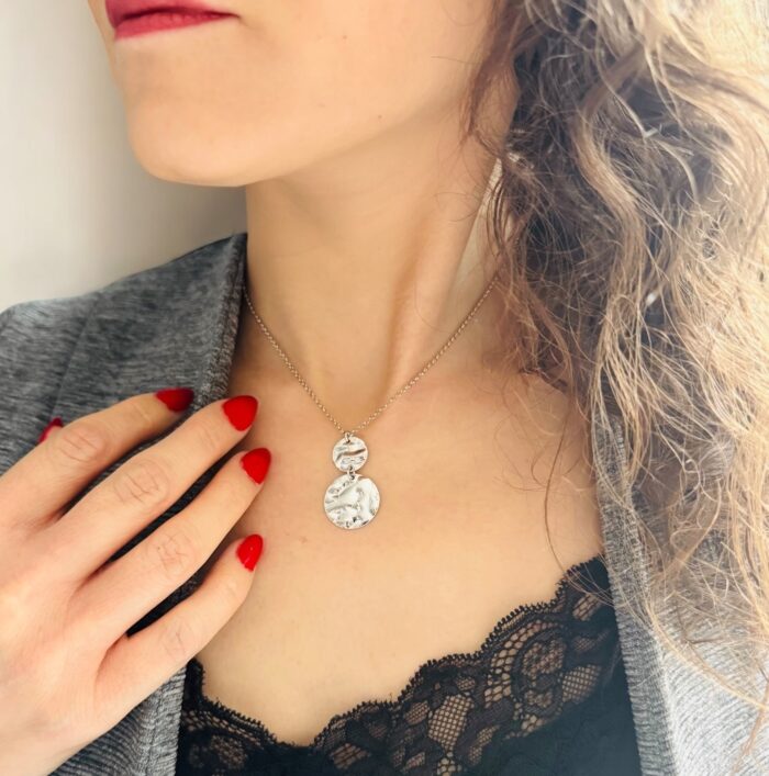Collier aux deux disques martelés - Argent rhodié – Image 3