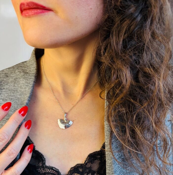 Collier boule feuille ginkgo - Argent rhodié – Image 3