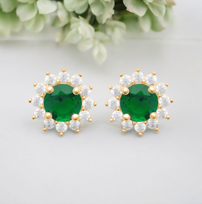 Boucles d'oreilles romanesque - Oxyde de zirconium vert - Plaqué or – Image 3