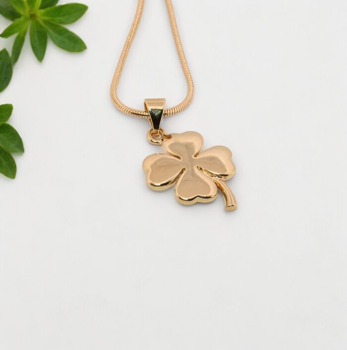 Collier pendentif trèfle quatre feuilles - Chaîne singapour - Plaqué or – Image 2