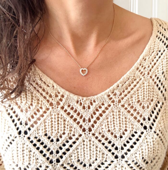 Collier coeur prestige ajouré – Oxydes de zirconium – Plaqué or – Image 4