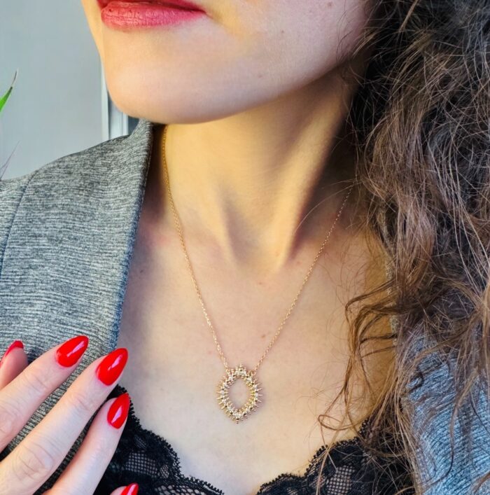 Collier ovale éclatant – Oxydes de zirconium – Plaqué or – Image 4