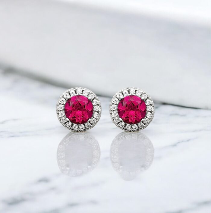 Boucles d'oreilles puces "Éclat rubis rouge" - Oxydes de zirconium - Argent rhodié – Image 3