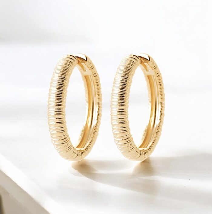 Boucles d'oreilles créoles "Ondine" - 30 mm - Plaqué or – Image 3