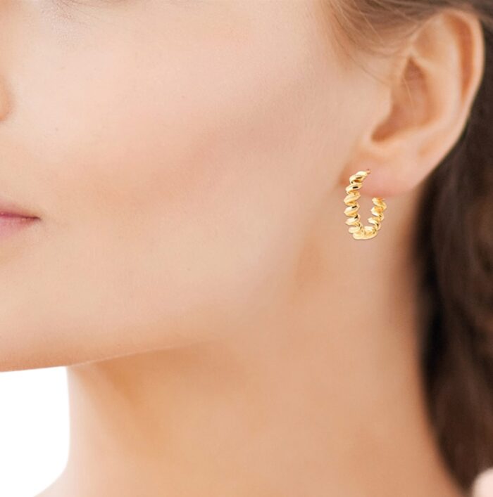 Boucles d'oreilles créoles "Twist dorée" - Plaqué or – Image 4