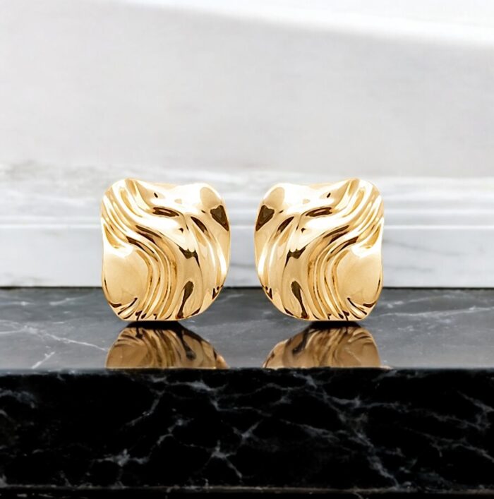Boucles d'oreilles "Carré ondulé chic" - Plaqué or – Image 3