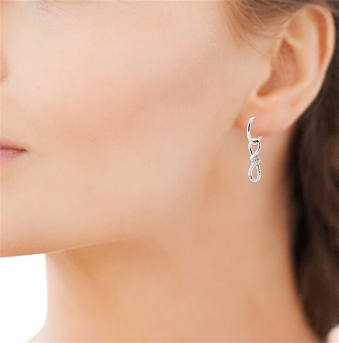 Boucles d'oreilles créoles "Éclat infini" - Oxydes de zirconium - Argent rhodié – Image 4