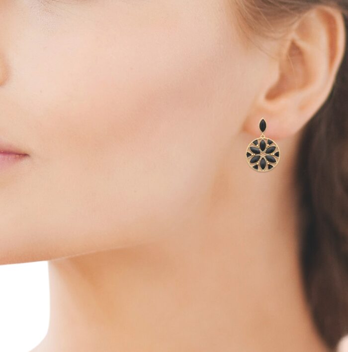 Boucles d'oreilles "Rosace" - Laqué noir - Plaqué or – Image 3