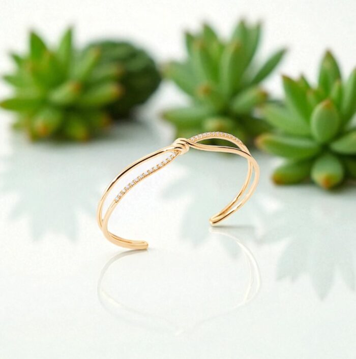 Bracelet jonc "Noeud” – Oxydes de zirconium – Plaqué or – Image 3
