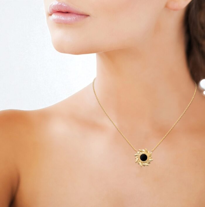 Collier "Voluté”- Agate noire – Plaqué or – Image 4