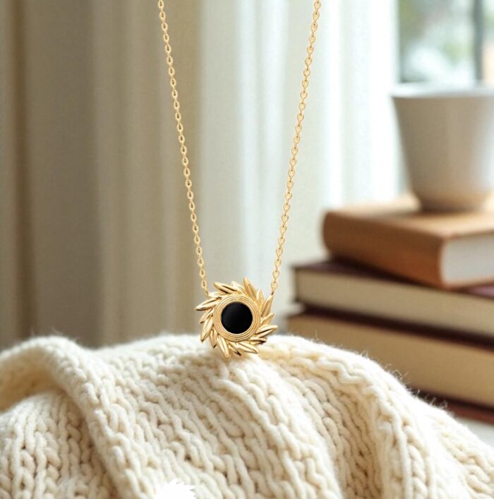 Collier "Voluté”- Agate noire – Plaqué or – Image 3