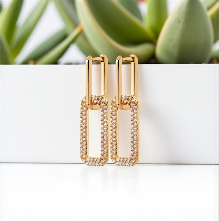 Boucles d'oreilles pendantes "Cadélia" - Oxydes de zirconium - Plaqué or – Image 3